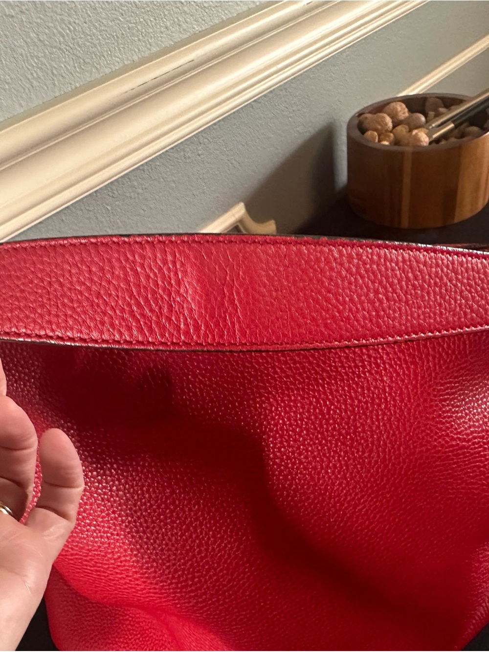 Gucci SoHo Red Pebbled Leather Hobo crossbody Bag with Embossed Logo - Picture 6 of 15